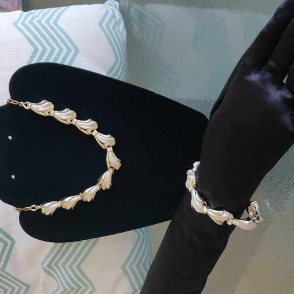 VTG pearlized lucite set #280 - Picture 2 of 12